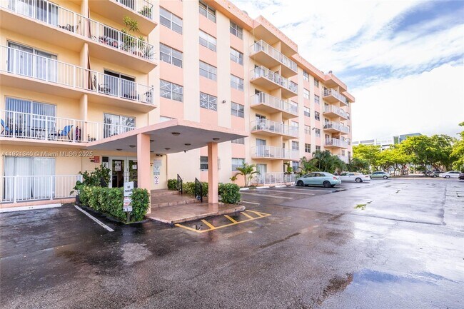 Building Photo - 16465 NE 22nd Ave