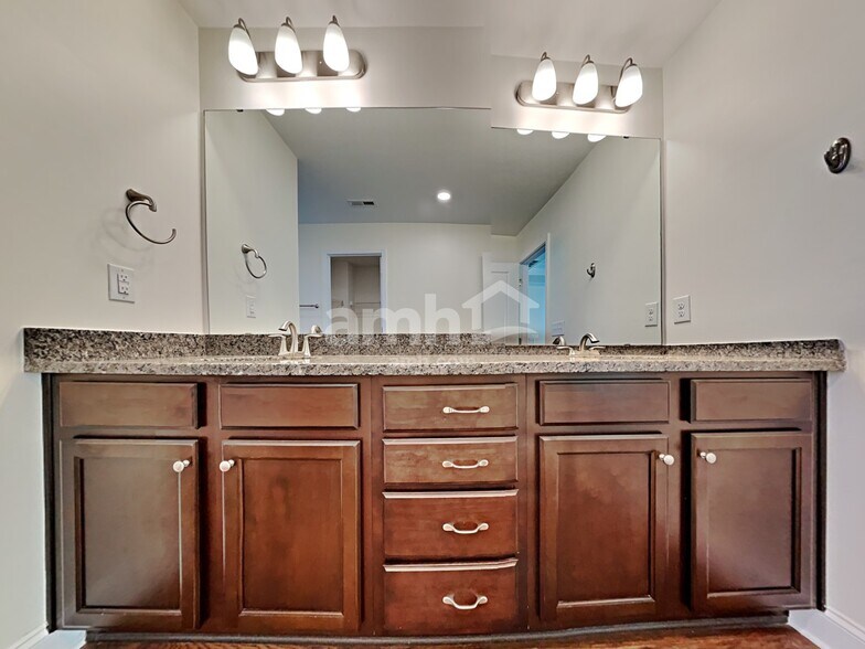 Building Photo - 146 Havenbrook Dr