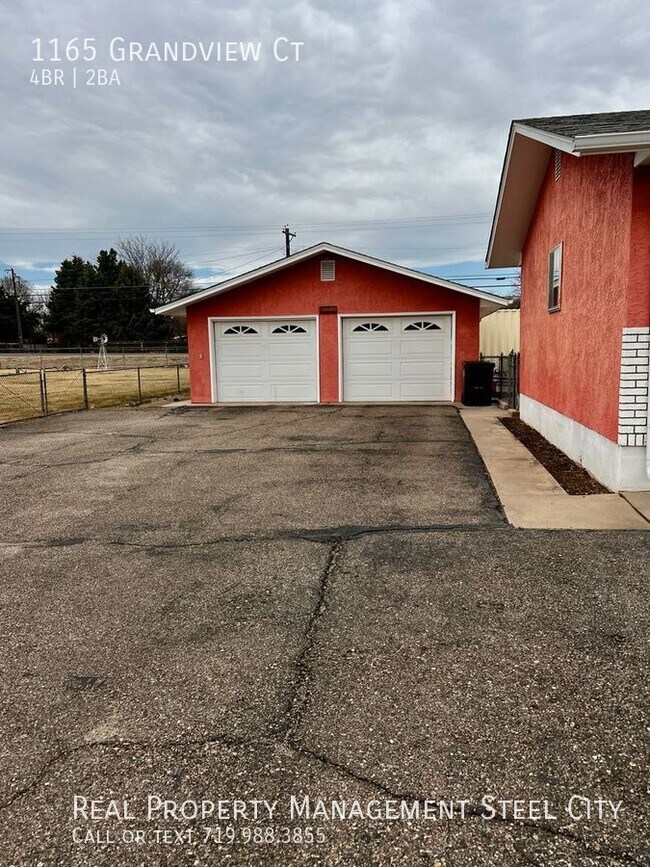 Building Photo - 1165 Grandview Ct