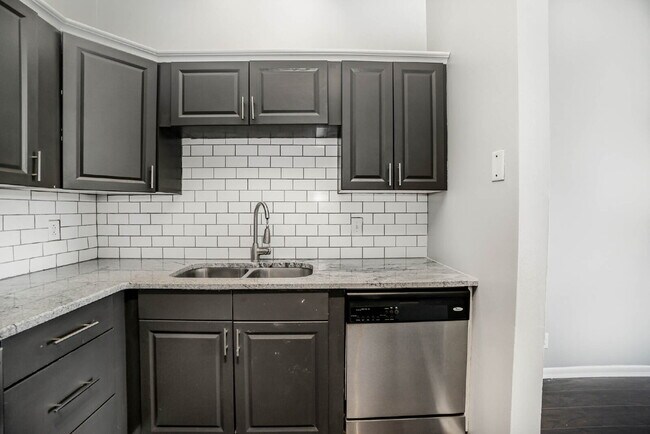 Building Photo - 1 bedroom 1 badroom condo in Franklin