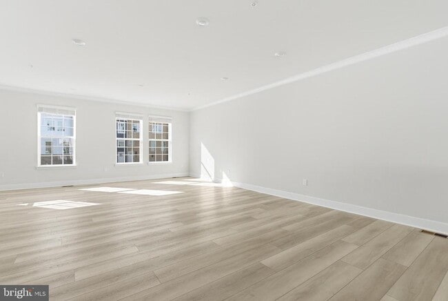 Building Photo - 1715 Water Xing Rd