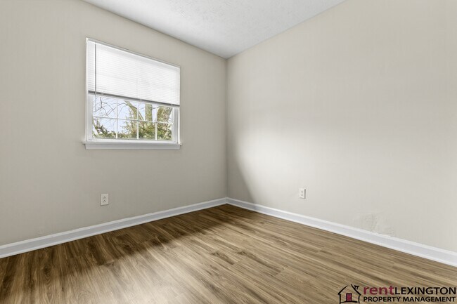 Building Photo - 3966 Northampton Dr