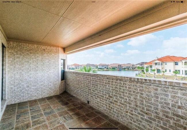 Building Photo - 18422 Windsor Lakes Dr