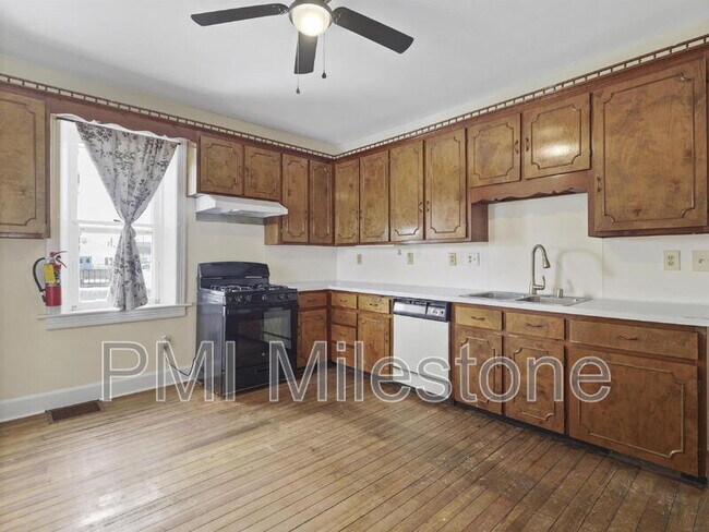 Building Photo - 1001 Pope Ave