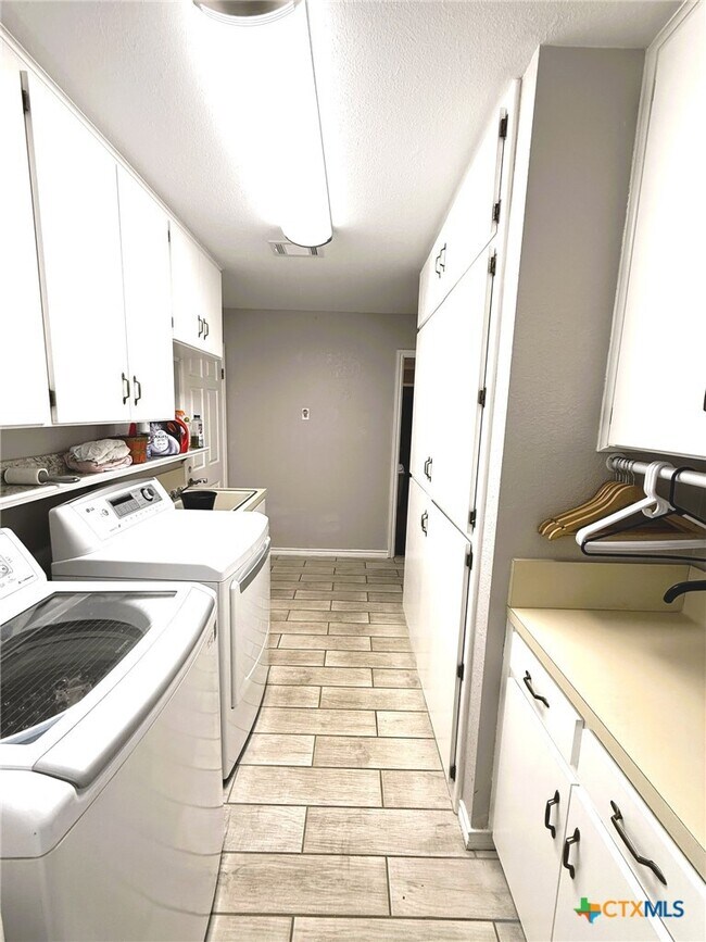 Building Photo - 3117 Kensington Ct