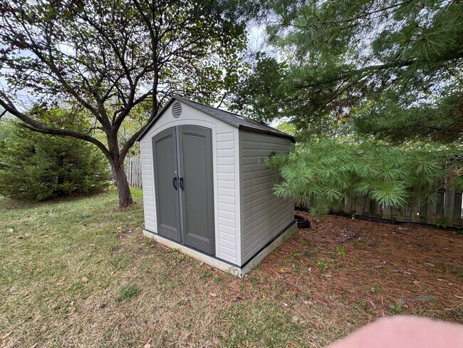Building Photo - 2120 Limerick Ln