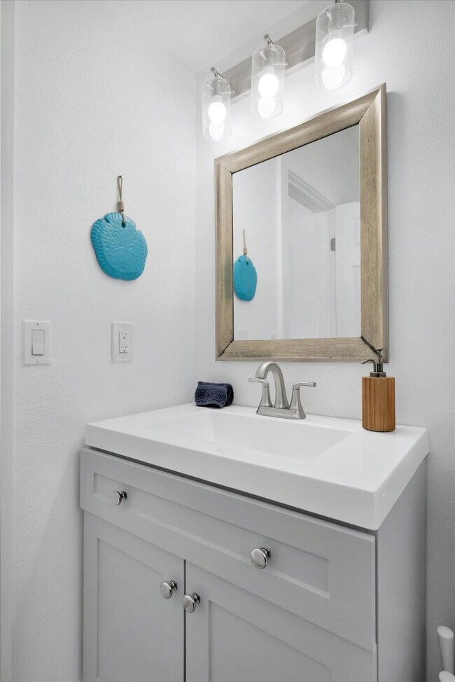 Building Photo - 711 E Gulf Blvd