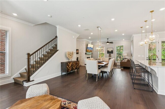 Building Photo - 427 Burton Dr