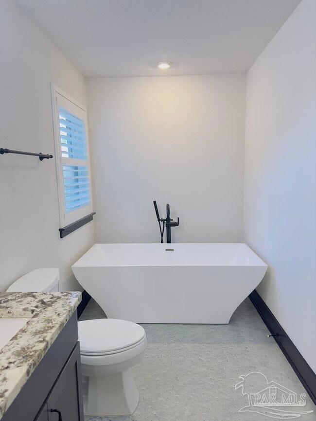 Building Photo - 6408 Sarasota St