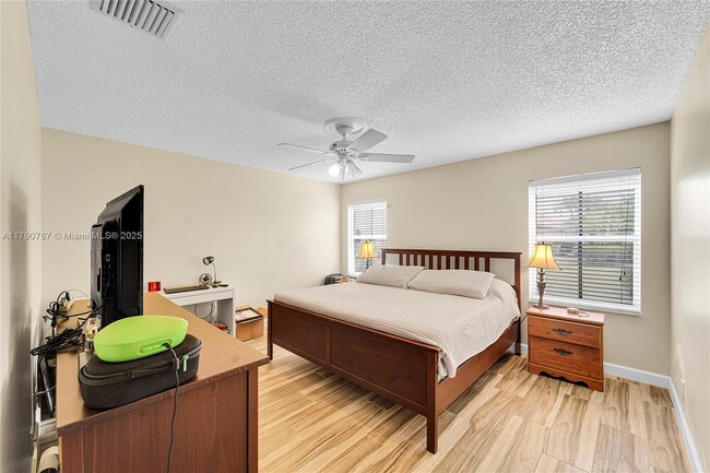 Building Photo - 1552 Zenith Way
