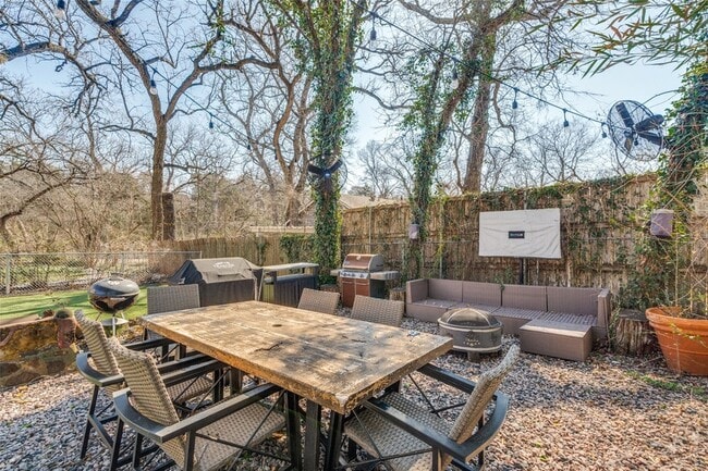 Building Photo - 3331 Urban Ave