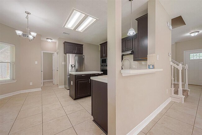 Building Photo - 1618 Savannah Dr