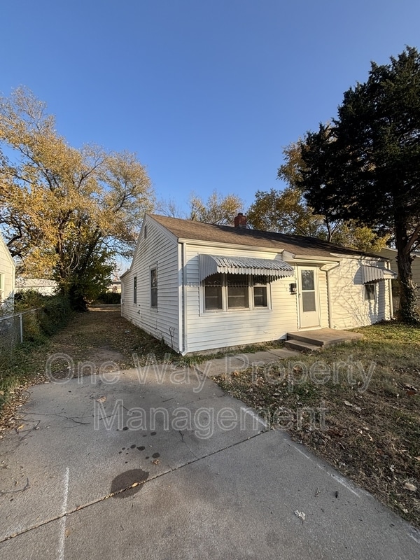 Building Photo - 1912 N Grove St