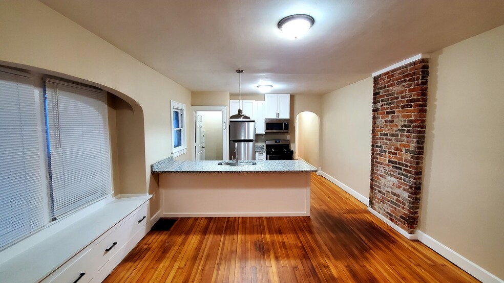 Building Photo - 1825 S East St