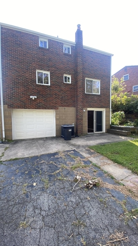 Building Photo - 121 Lois Dr