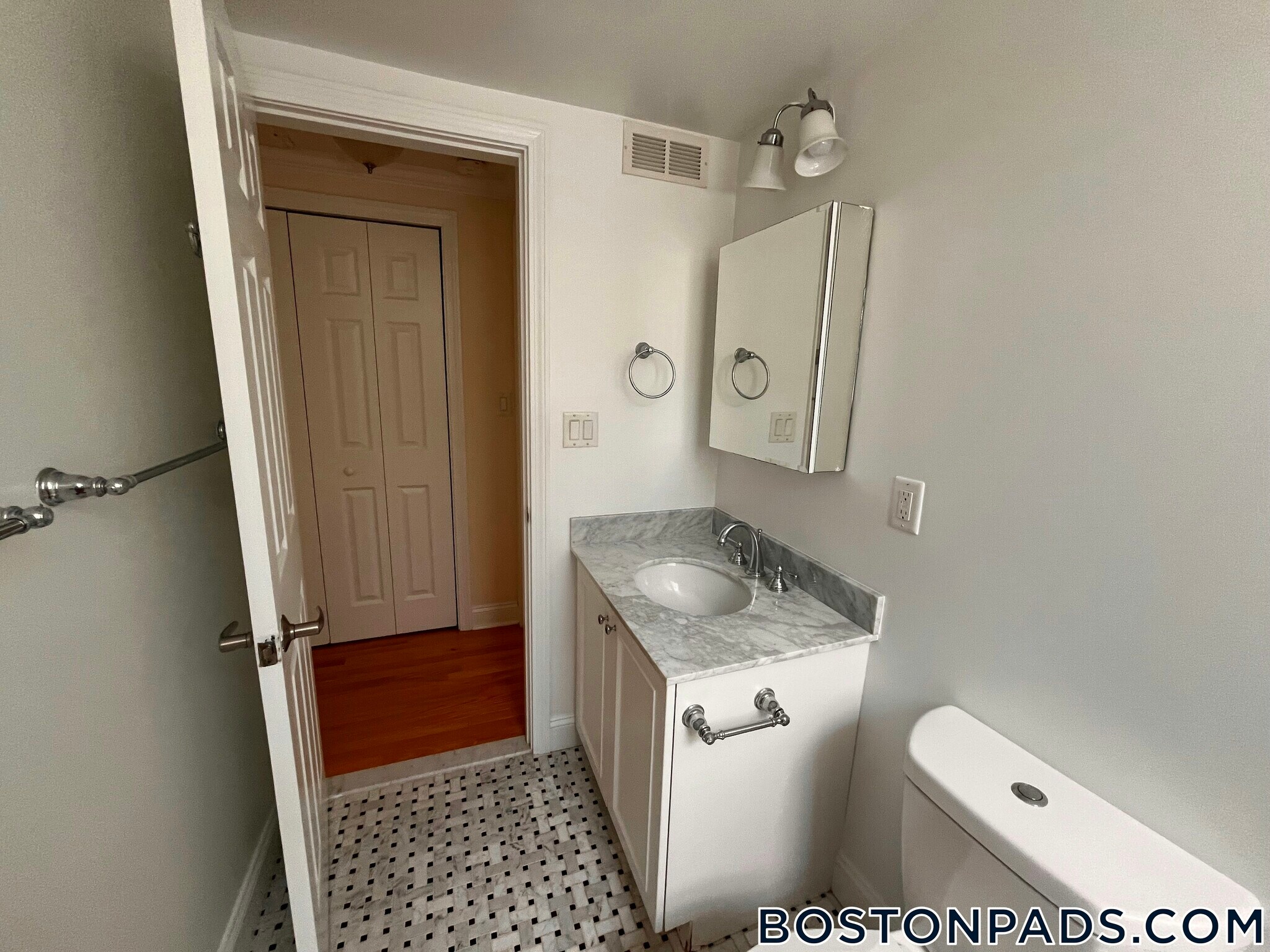 Building Photo - 21 Wendell St