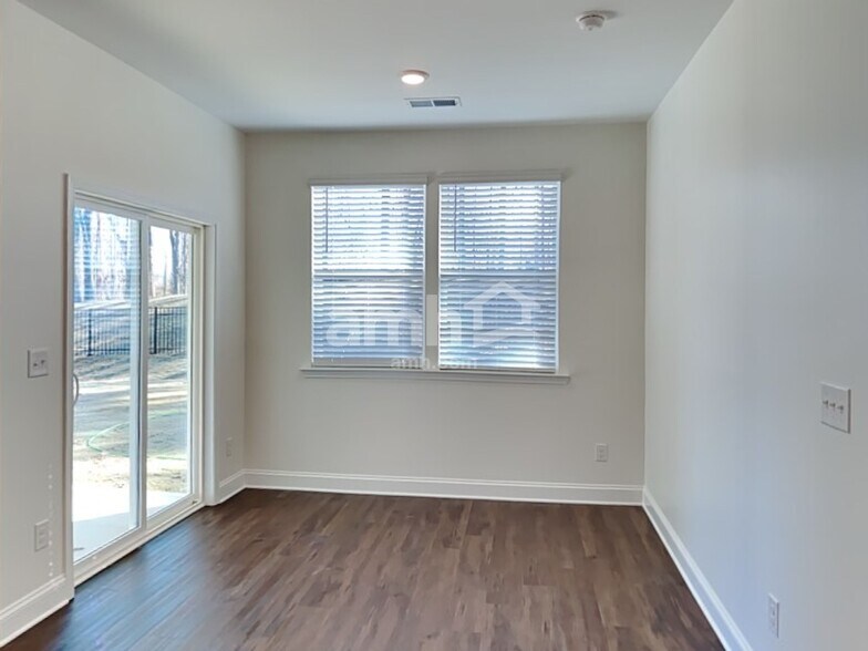 Building Photo - 616 Rivermist Dr