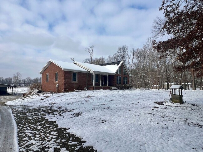 Building Photo - Gorgeous brick home with room to roam!