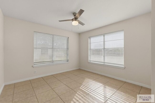 Building Photo - 711 Cisneros St