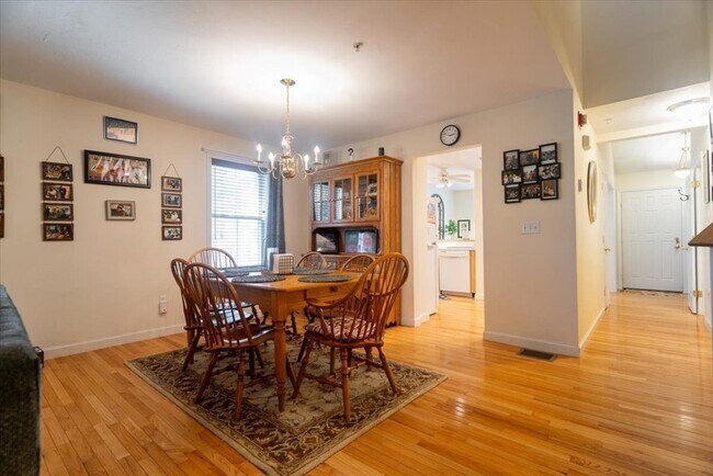 Building Photo - 68 Village Dr