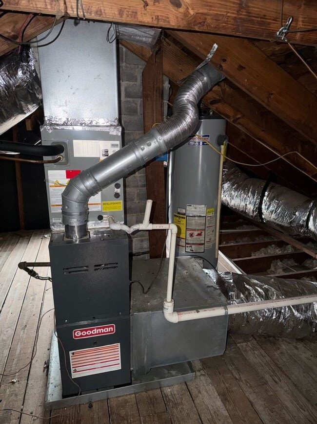 Building Photo - Charming 3-Bed, 1-Bath Home with Spacious Yard