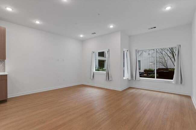 Building Photo - 4802 S Congress Ave