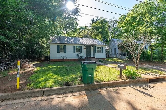 Building Photo - 943 S Micheaux St