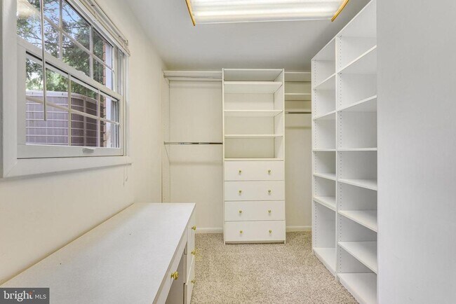 Building Photo - 1023 Westbriar Dr NE