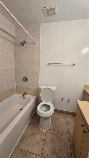 Building Photo - 2421 N 40th Ave