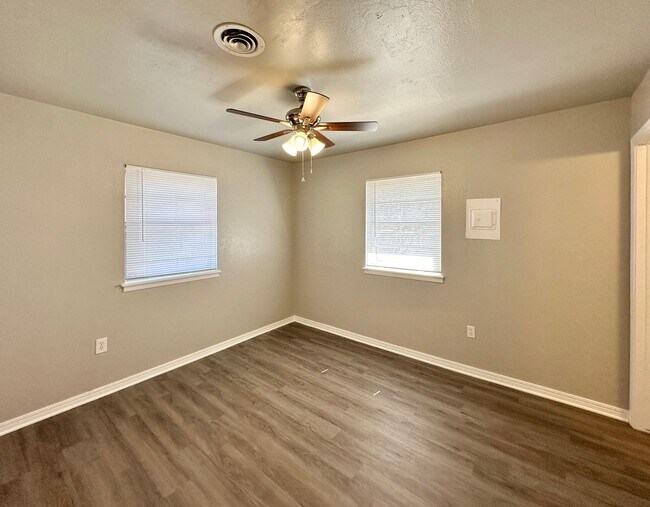 Building Photo - 1502 NW 47th St