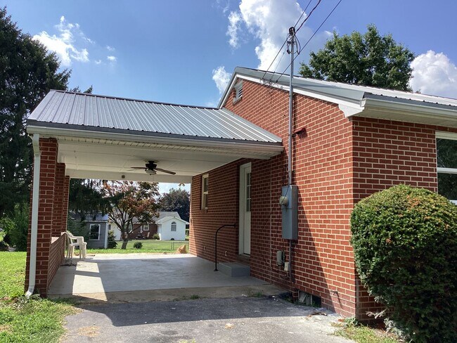 Building Photo - 320 Landis Ave