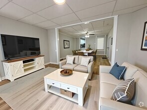 Building Photo - 2 Bedroom 1.5 Bathroom w/Bonus Room in York!