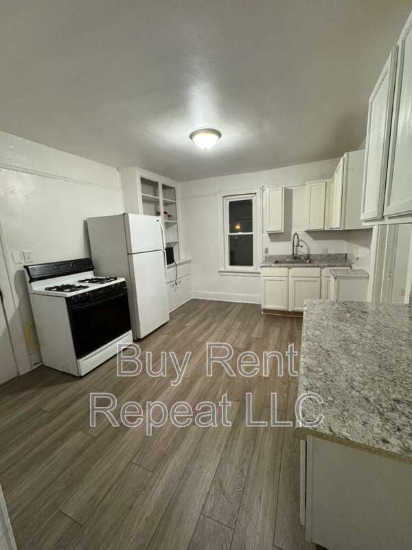 Building Photo - 320 Hudson St