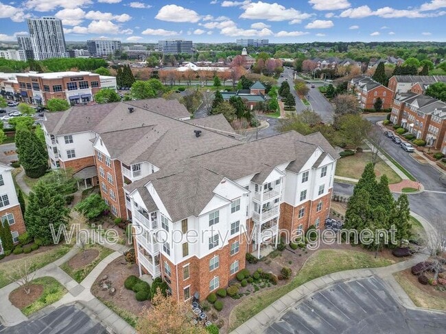 Building Photo - 15011 Santa Lucia Dr