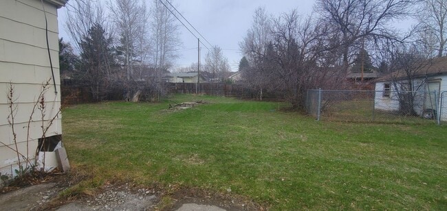 Building Photo - 2923-2925 Poly Dr