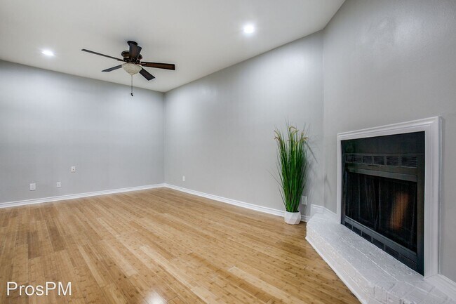 Building Photo - 1 br, 1 bath House - 7525 Holly Hill Drive...