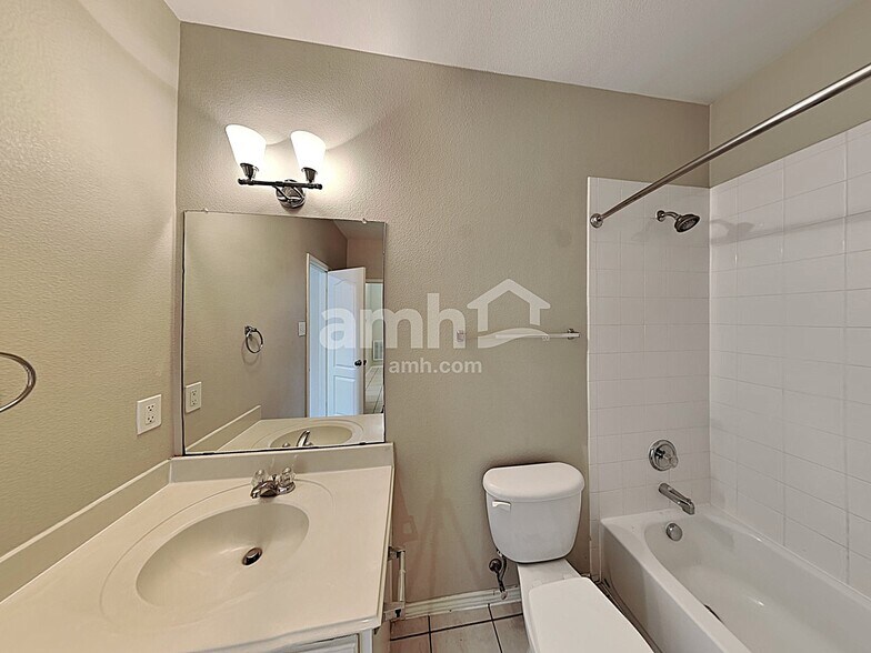 Building Photo - 9056 Weller Ln