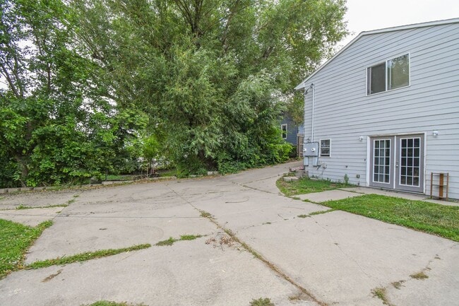 Building Photo - 1115 N Duluth Ave