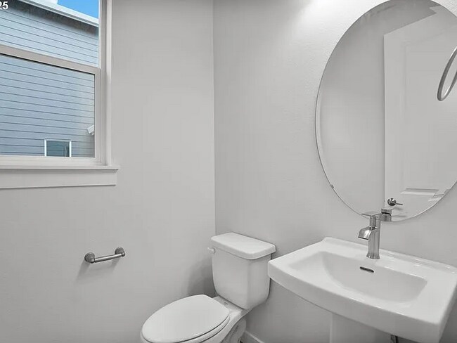 Building Photo - 1124 SE 33rd St