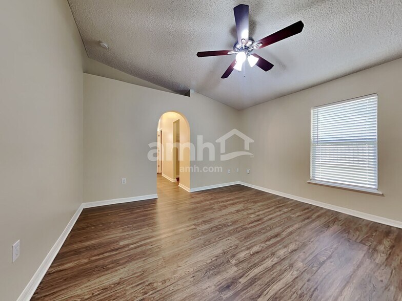 Building Photo - 1844 Saga Ct