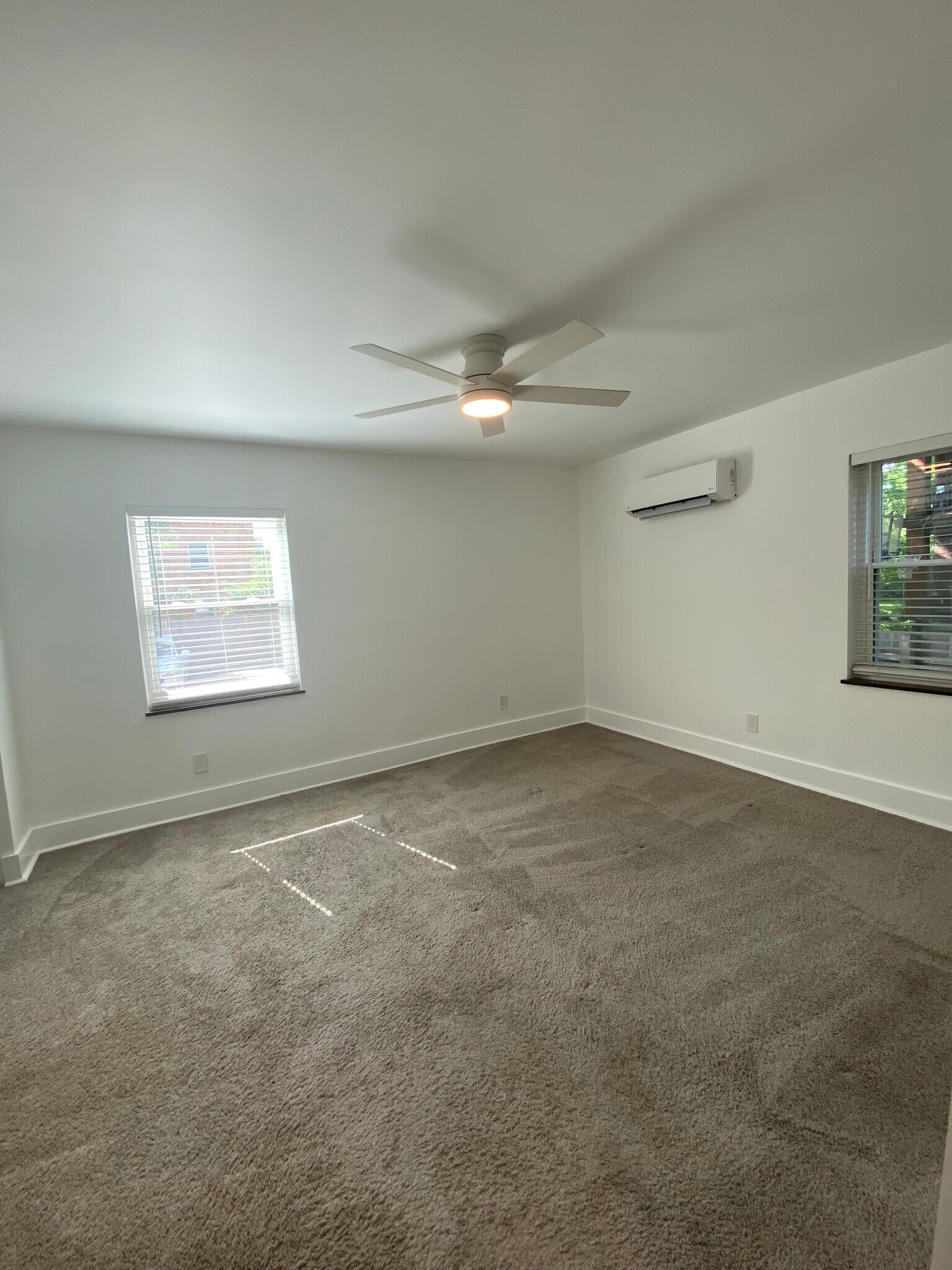 Building Photo - 3041 Cleinview Ave