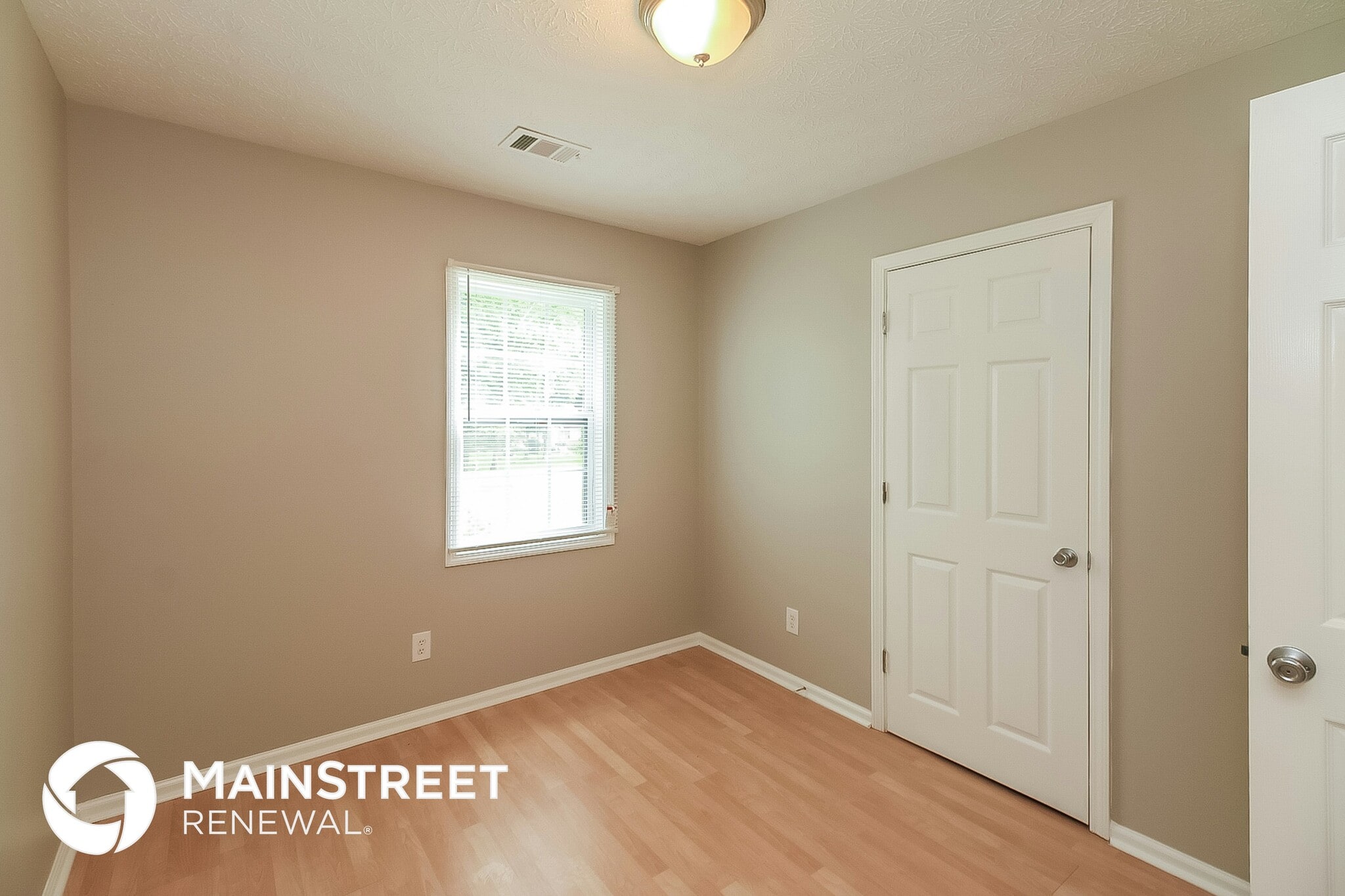 Building Photo - 693 Oak Dr