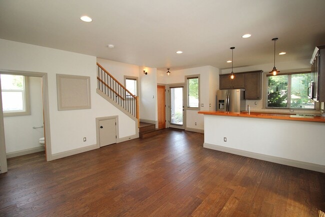 Building Photo - 2273 SE 77th Ave