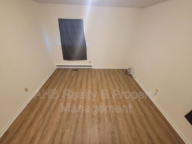 Building Photo - 709 Vanderford St