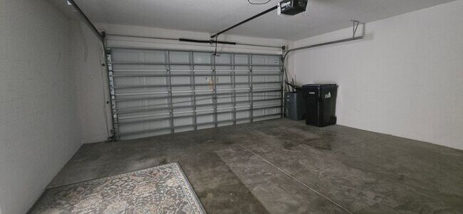 Building Photo - Amazing 4 Bedroom + Office/Bonus Room, 2 1...