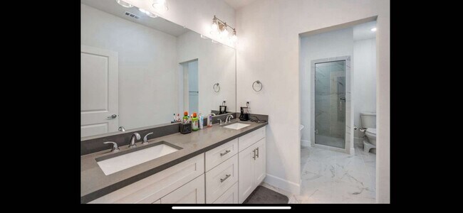 Building Photo - 5629 Woodlands Dr