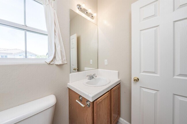 Building Photo - Beautifully Updated North Clovis 3/2.5