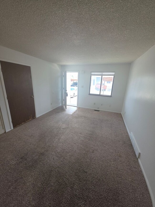 Building Photo - 3 Bedroom Apartment in FRUITA!!!