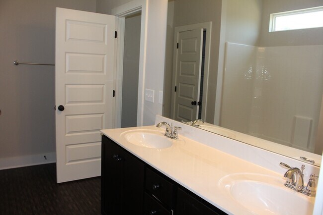 Building Photo - Chestnut Floorplan- leasefairin.com