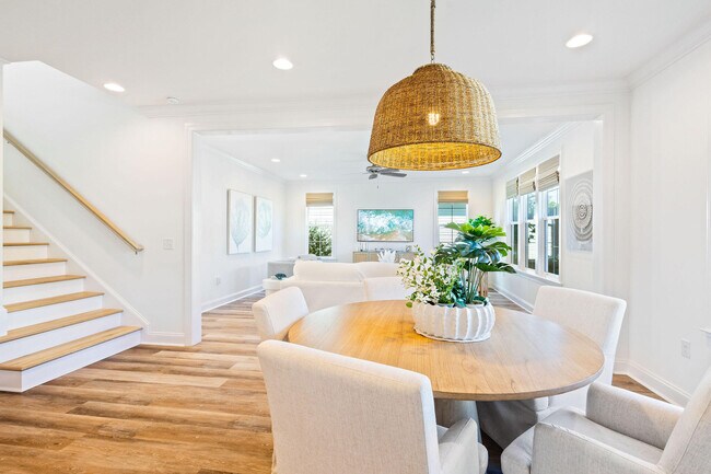 Building Photo - 84 Roundwood Dr
